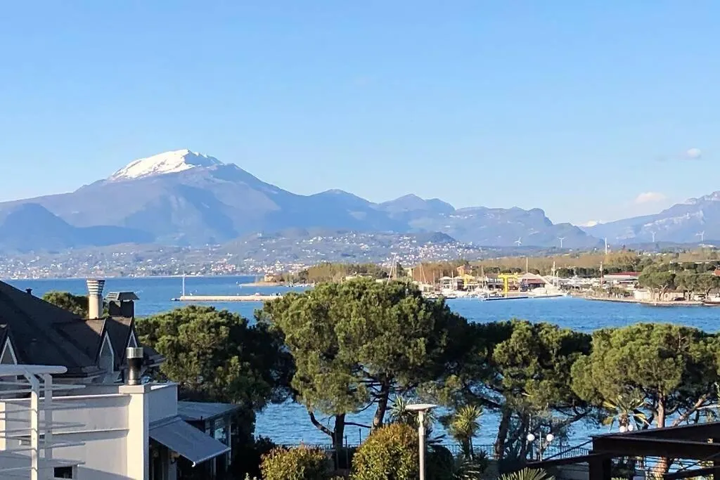 Appartement *Central Lakeside Apt*Swimming Pool & Free Parking Peschiera del Garda